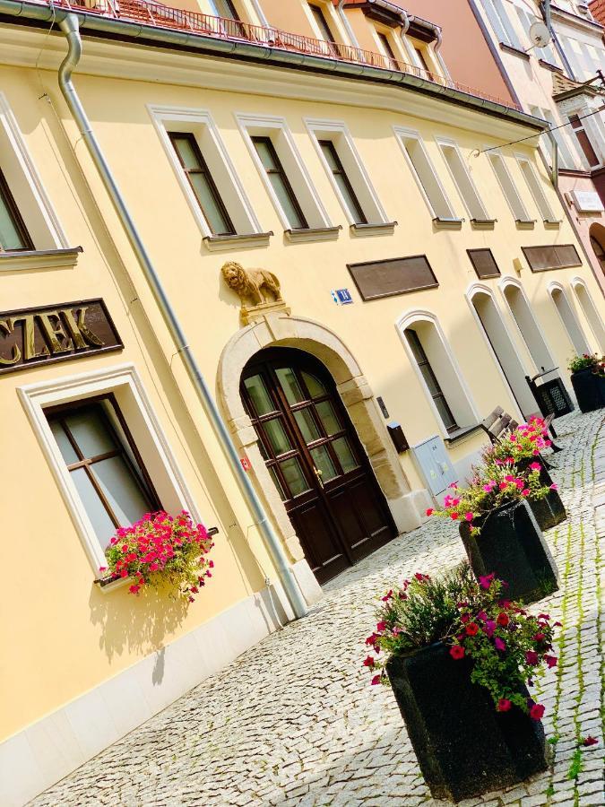 Hotel, Apartament Pod Zlotym Lwem W Samym Centrum Miasta Z Darmowym Parkingiem VII Klodzko Bagian luar foto